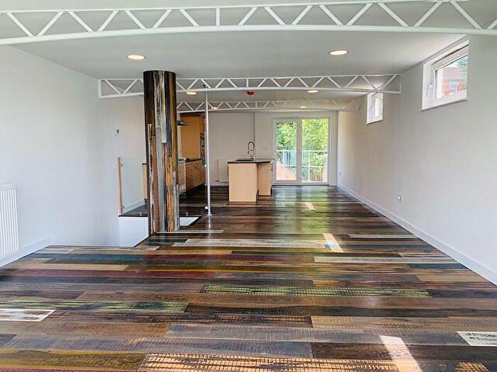 4 Bedroom Detached House To Rent In Houseboat - Whitworth Crescent, SO18