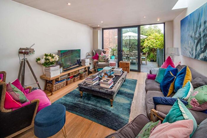 4 Bedroom Town House For Sale In Beautiful Georgian Townhouse - Medina Road, Cowes, PO31