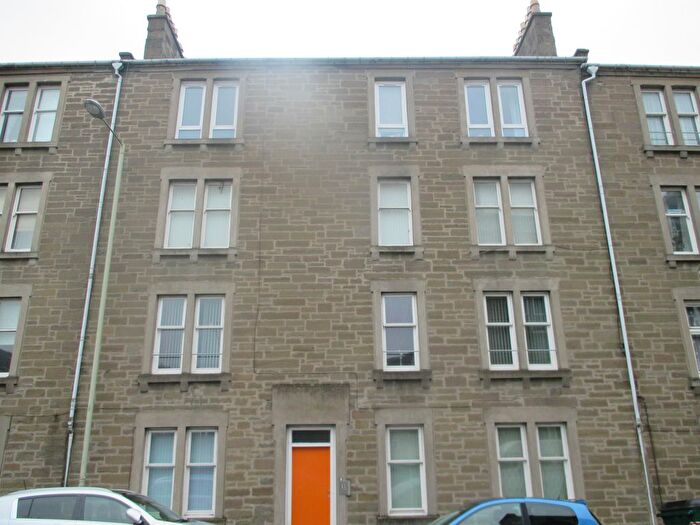3 Bedroom Flat To Rent In Cardean Street, Dundee, DD4