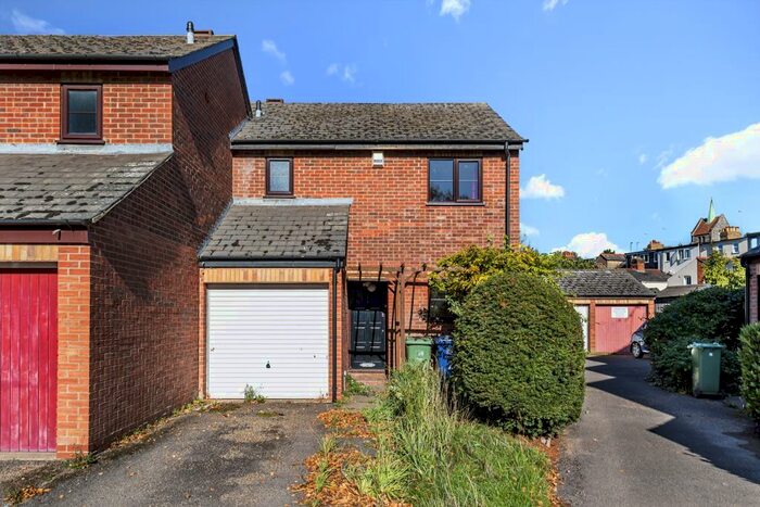 3 Bedroom Semi-Detached House To Rent In Eyot Place, East Oxford, OX4