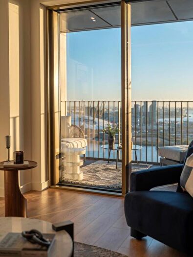 3 Bedroom Flat To Rent In Marsh Wall, London, E14