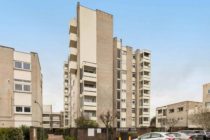 3 Bedroom Flat To Rent In Bloomsbury Close, London, W5