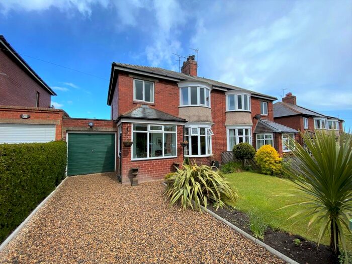 3 Bedroom Semi-Detached House For Sale In Lesbury Road, Alnwick, NE66