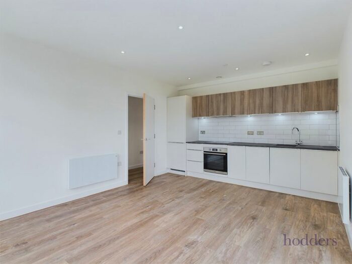 2 Bedroom Flat To Rent In London Road, Staines-Upon-Thames, Surrey, TW18