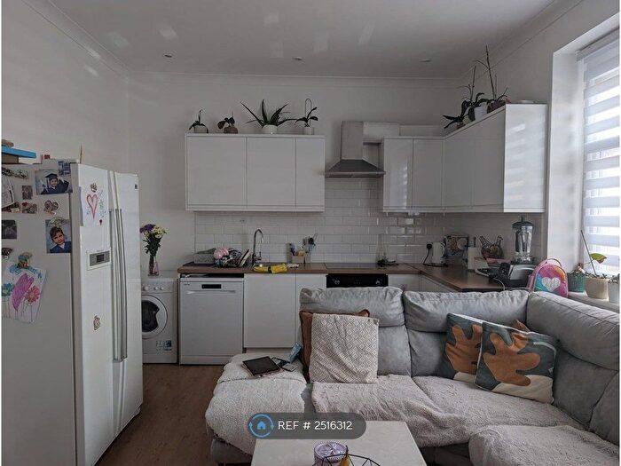 2 Bedroom Flat To Rent In Green Lanes, London, N13