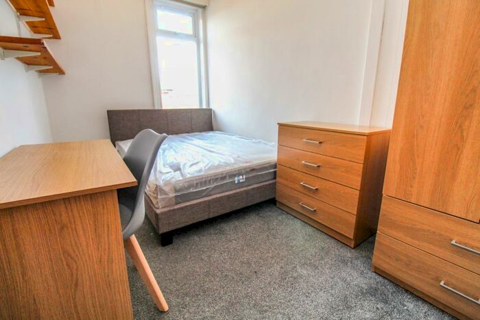 1 Bedroom Flat To Rent In Headingley Mount, Leeds, LS6