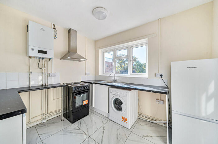 2 Bedroom Flat To Rent In Shore Road, Warsash, Southampton, Hampshire, SO31