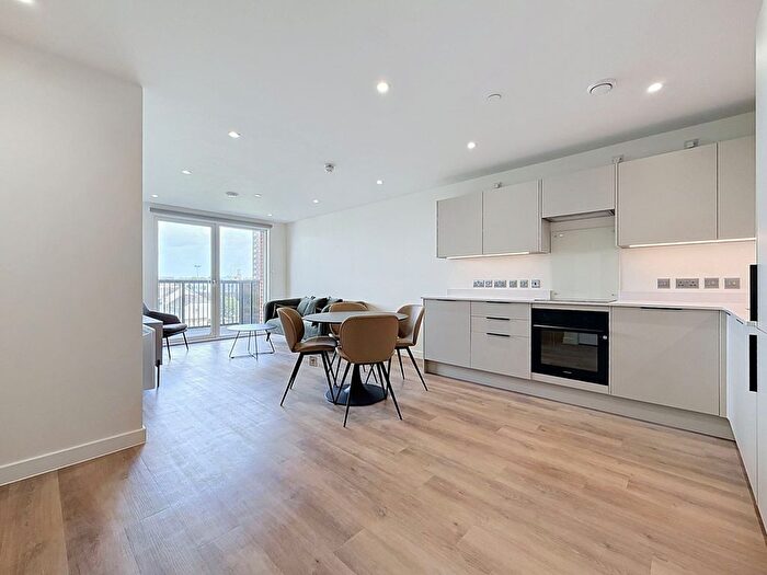 2 Bedroom Flat To Rent In Dumballs Road, Cardiff, CF10