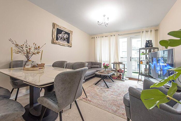 2 Bedroom Flat For Sale In Guardian Avenue, Colindale, London, NW9