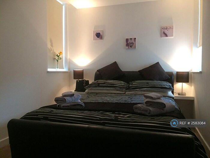 2 Bedroom Flat To Rent In Jansel Square, Aylesbury, HP21