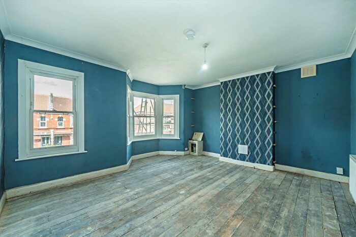 2 Bedroom Flat For Sale In Little Heath, Charlton, SE7
