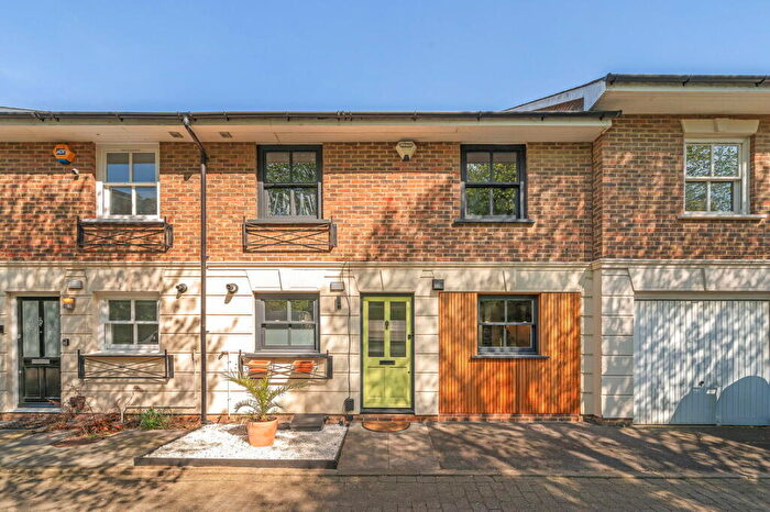 3 Bedroom Terraced House For Sale In Breakspears Mews, London, SE4