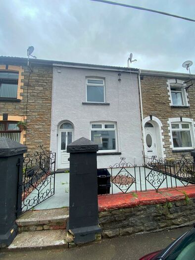 3 Bedroom Terraced House To Rent In James Street, NP13