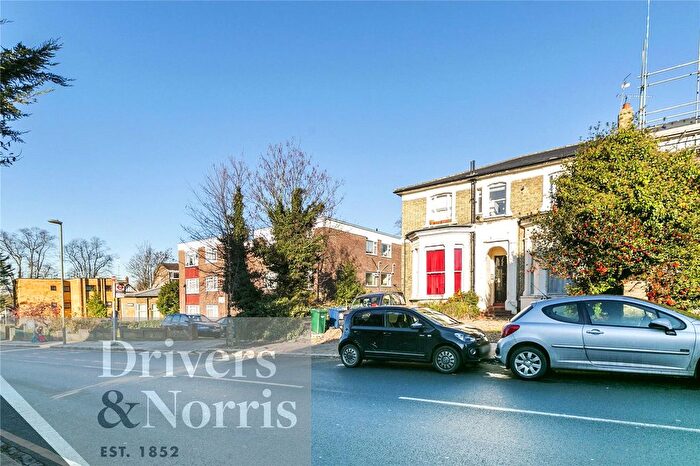 Studio To Rent In Alexandra Grove, Finchley, London, N12
