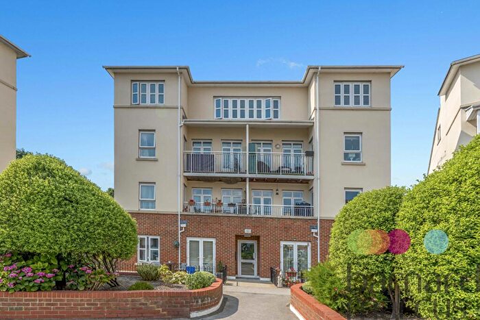 2 Bedroom Apartment To Rent In Magdalene Gardens, London, N20