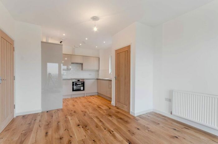 1 Bedroom Flat To Rent In Anerley Park, Crystal Palace, London, SE20