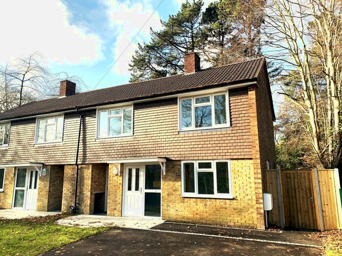 3 Bedroom Semi-Detached House To Rent In Golf Course Road, Bassett, Southampton, SO16