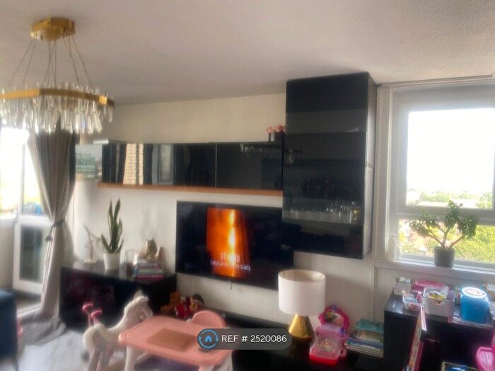 2 Bedroom Flat To Rent In Henniker Point, London, Greater London, England, Gbr, E15