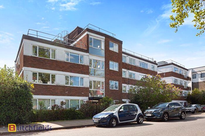2 Bedroom Flat For Sale In Temple Fortune Lane, Hampstead Garden Suburb, NW11