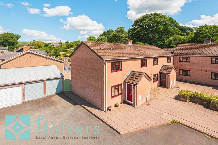 2 Bedroom End Of Terrace House For Sale In Maesydderwen, Builth Wells, LD2