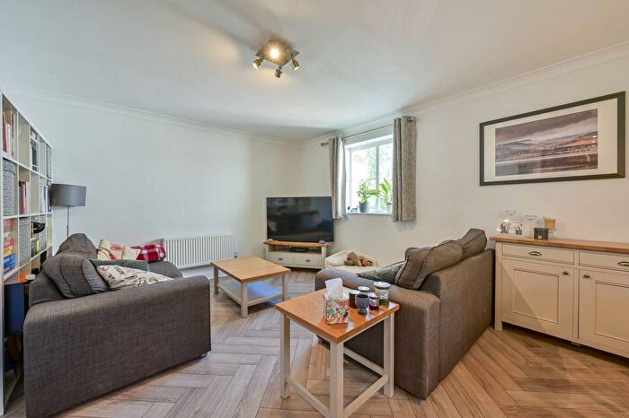 2 Bedroom Flat For Sale In Chaucer Way, Wimbledon, London, SW19