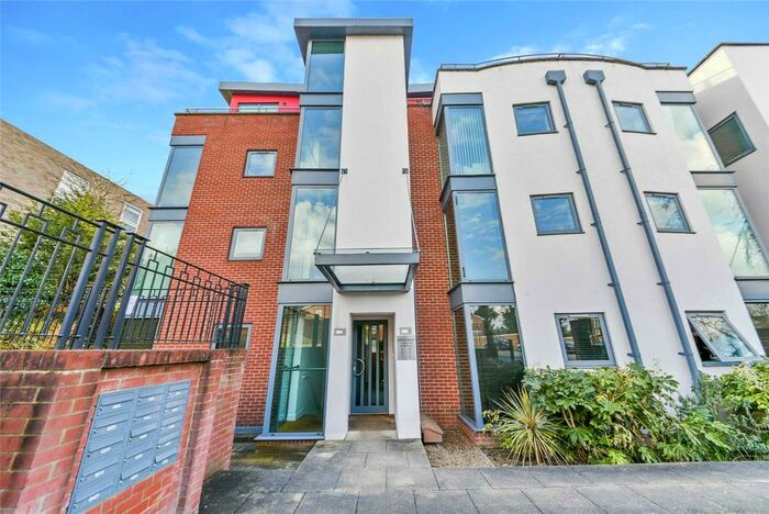2 Bedroom Flat To Rent In Eaton Road, Sutton, Surrey, SM2