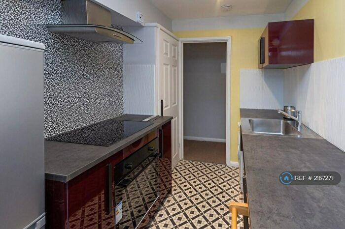 2 Bedroom Flat To Rent In East Street, London, SE17