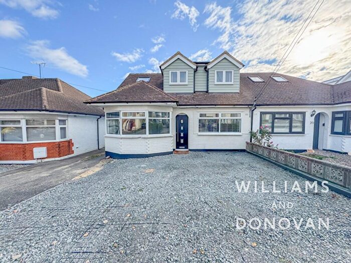 4 Bedroom Chalet For Sale In Broadlands Avenue, Hockley, SS5
