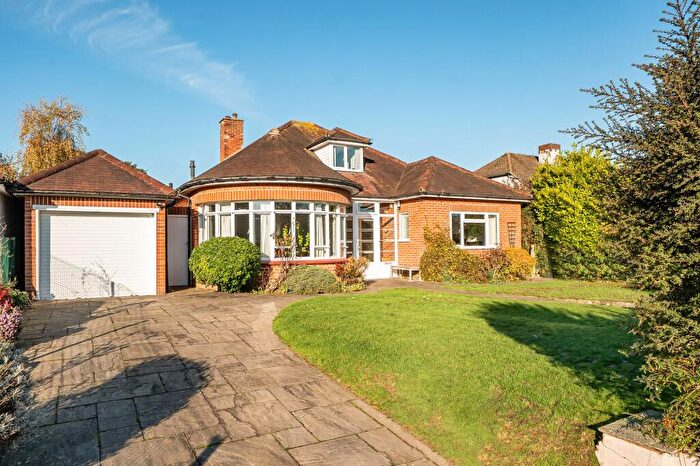 3 Bedroom Detached House For Sale In Canons Hill, Coulsdon, CR5