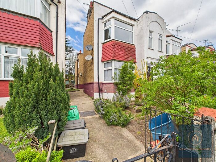 2 Bedroom Flat To Rent In Kelso Lodge, Primrose Road, South Woodford, London, E18