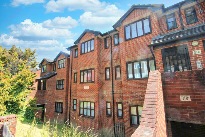 1 Bedroom Apartment To Rent In Garlands Road, Redhill, RH1