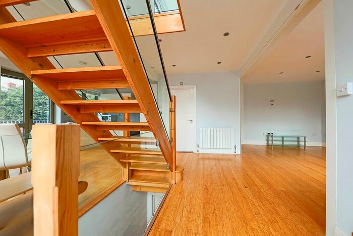 3 Bedroom Detached House To Rent In Tudor Way, London, W3