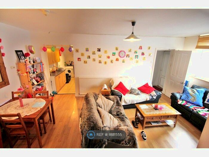 6 Bedroom Terraced House To Rent In Balmoral Road, Manchester, M14