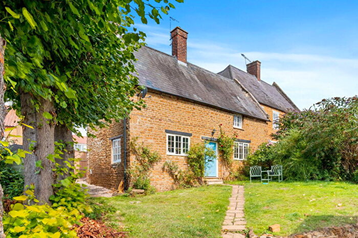 2 Bedroom Cottage For Sale In Main Street, Loddington, NN14