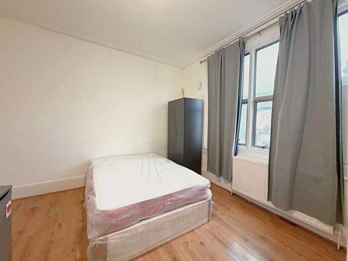 Studio To Rent In Mitcham Lane, London, SW16