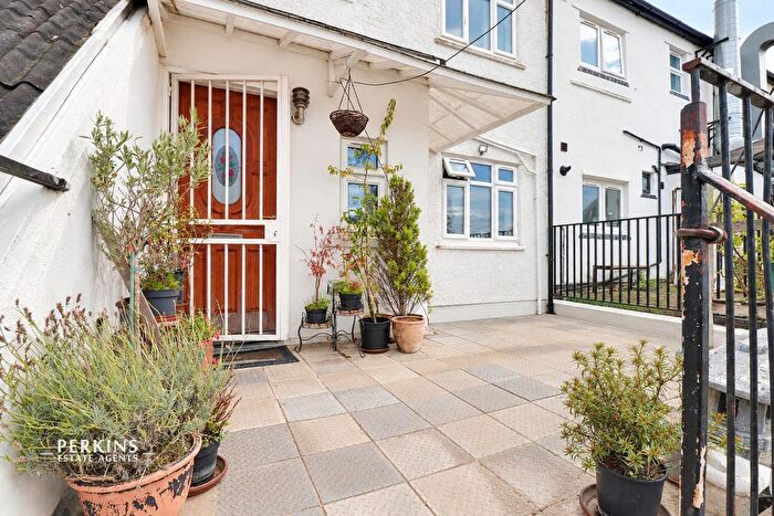 1 Bedroom Flat For Sale In Greenford Road, Harrow, HA1