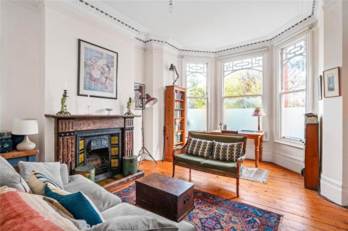 2 Bedroom Apartment For Sale In Parkholme Road, London, E8