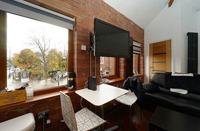 2 Bedroom Flat To Rent In Cross Chapel Street, Leeds, LS6