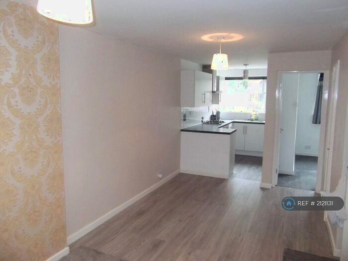 2 Bedroom Maisonette To Rent In Chesterfield Court, Nottingham, NG4
