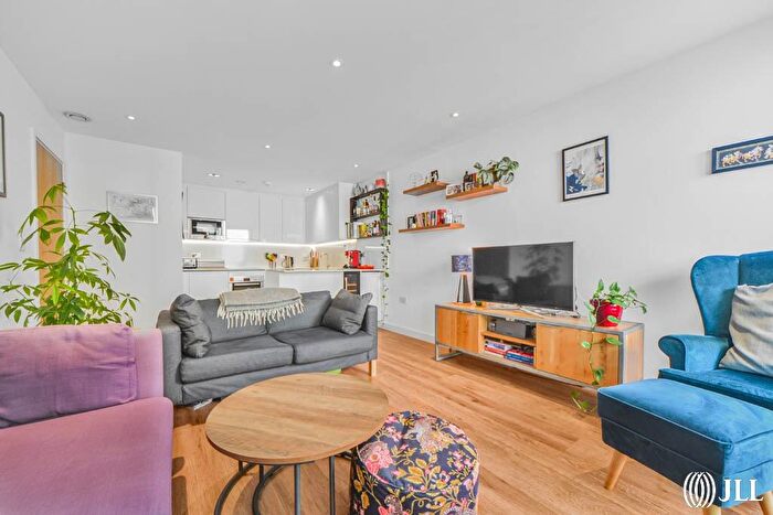 1 Bedroom Apartment For Sale In Woodberry Grove London, N4