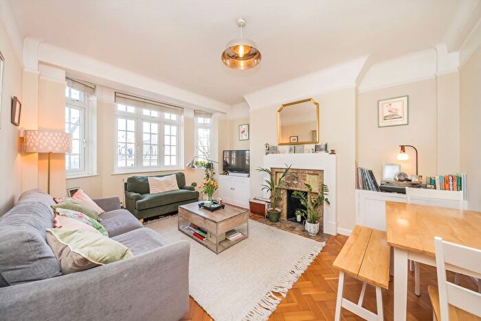 2 Bedroom Flat For Sale In Macaulay Court, Clapham, SW4