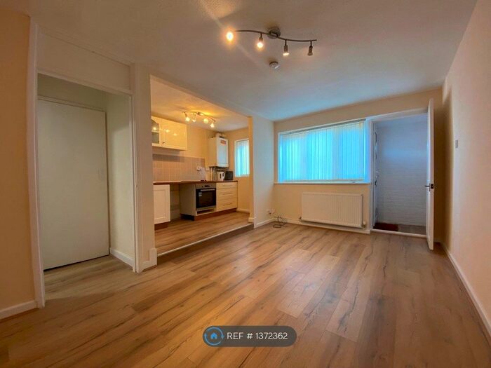 1 Bedroom Flat To Rent In Lloyd Close, Liverpool, L6