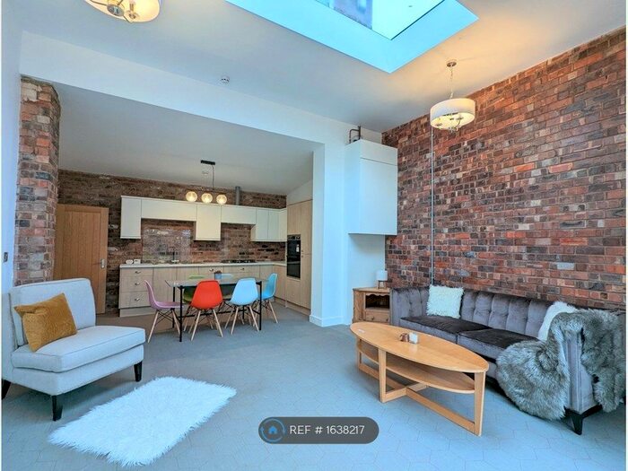 7 Bedroom Semi-Detached House To Rent In Park Lane, Salford, M6