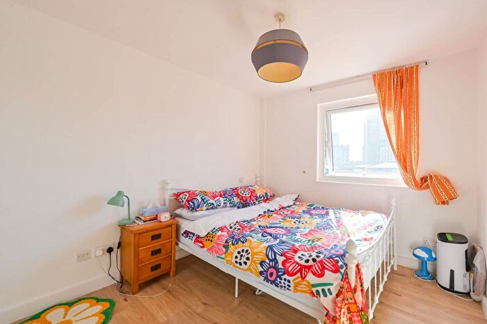 2 Bedroom Flat For Sale In Premiere Place, Westferry, London, E14