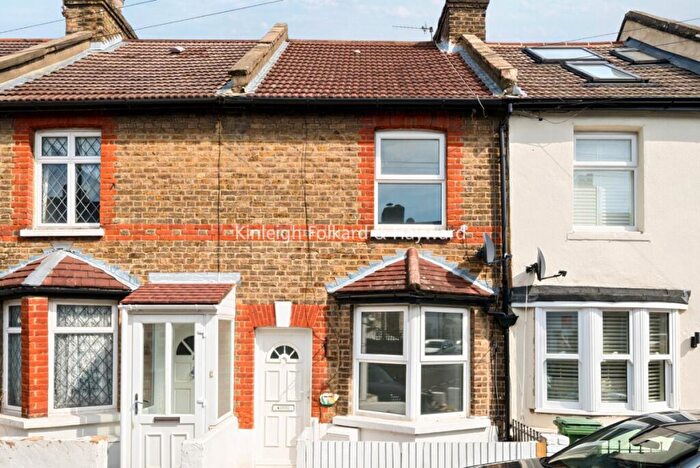 2 Bedroom House To Rent In Yew Tree Road, Beckenham, BR3