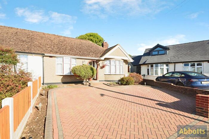 3 Bedroom Bungalow For Sale In Thames Close, Rayleigh, Essex, SS6
