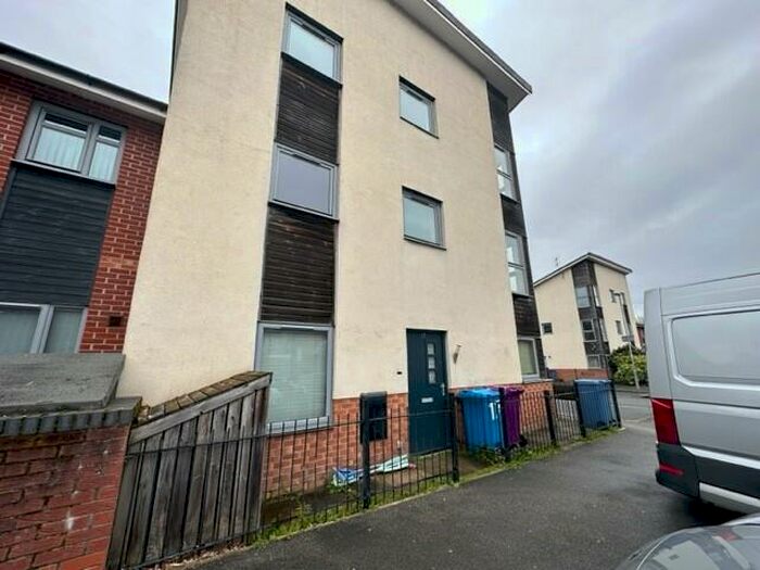 4 Bedroom Apartment To Rent In Lennox Way, L7