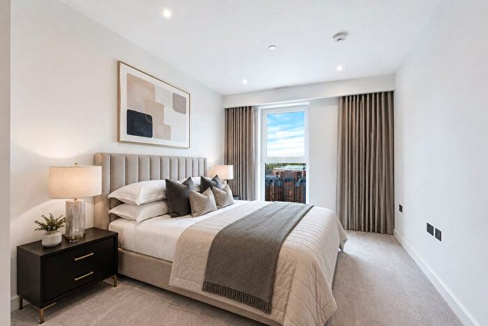 2 Bedroom Flat To Rent In Canning House, Royal Exchange, KT1