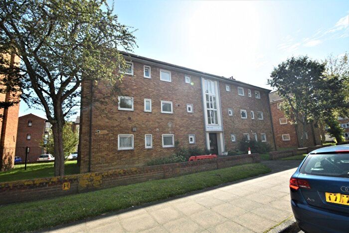 3 Bedroom Flat To Rent In Kings Road, Southsea, Hampshire, PO5