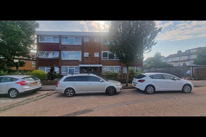 2 Bedroom Flat To Rent In Margaret Way, Ilford, IG4